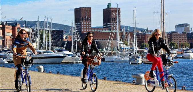 Cyclists in Oslo by Rod Costa
